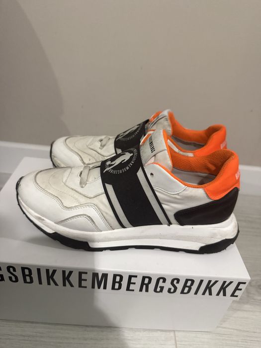 Класні кросівки bikkembergs 37