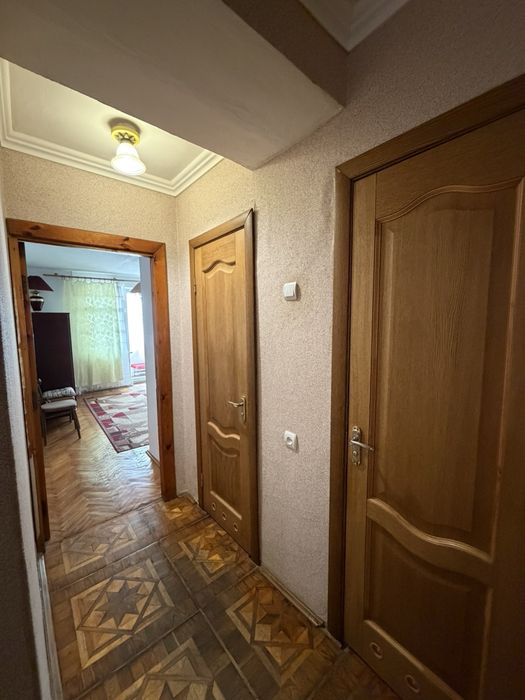 Трикімнатна квартира по Набережній !!!