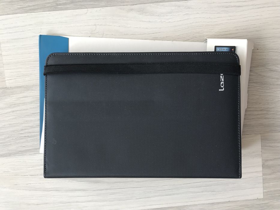 Чохол універсальний для планшету 9 дюймів  Lazer