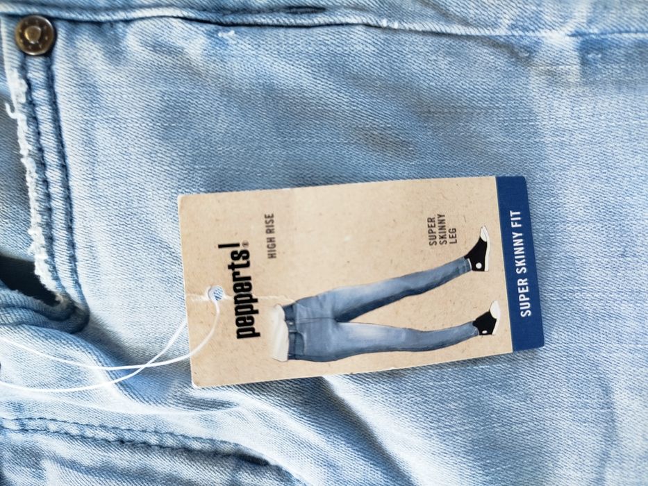 Jeansy art 453, nowe rozmiar 140,