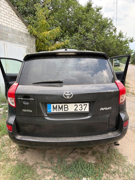 Продаю автомобіль Toyota rav4 2006року. Машина в робочому стані, все працює. Деталі по телефону.