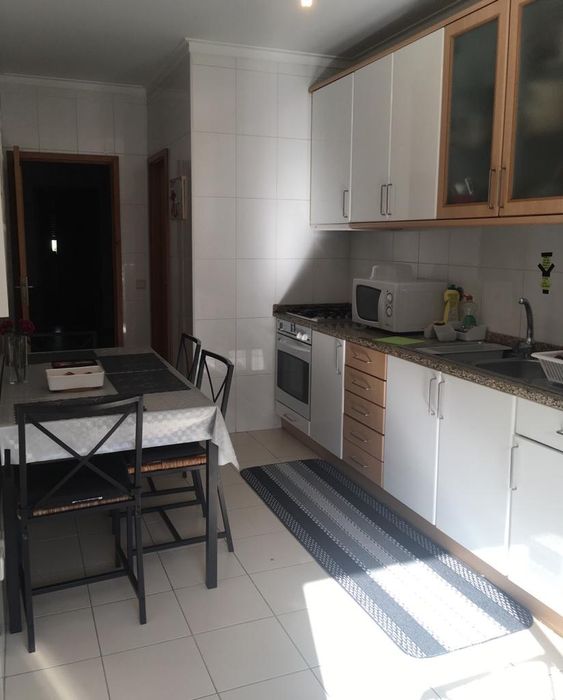 Alugo quarto- Lamaçães