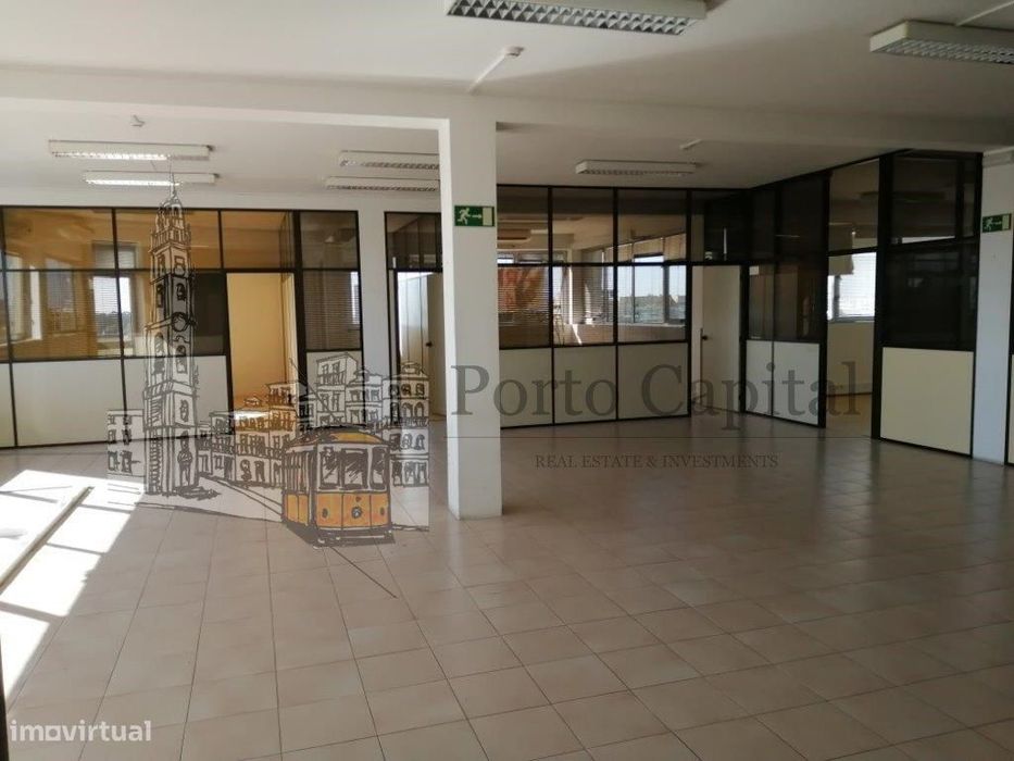 Office for rent with an area of 270 m² in Leça da Palmeira.