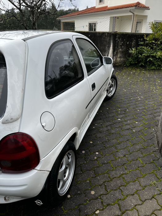 Corsa b em bom estado