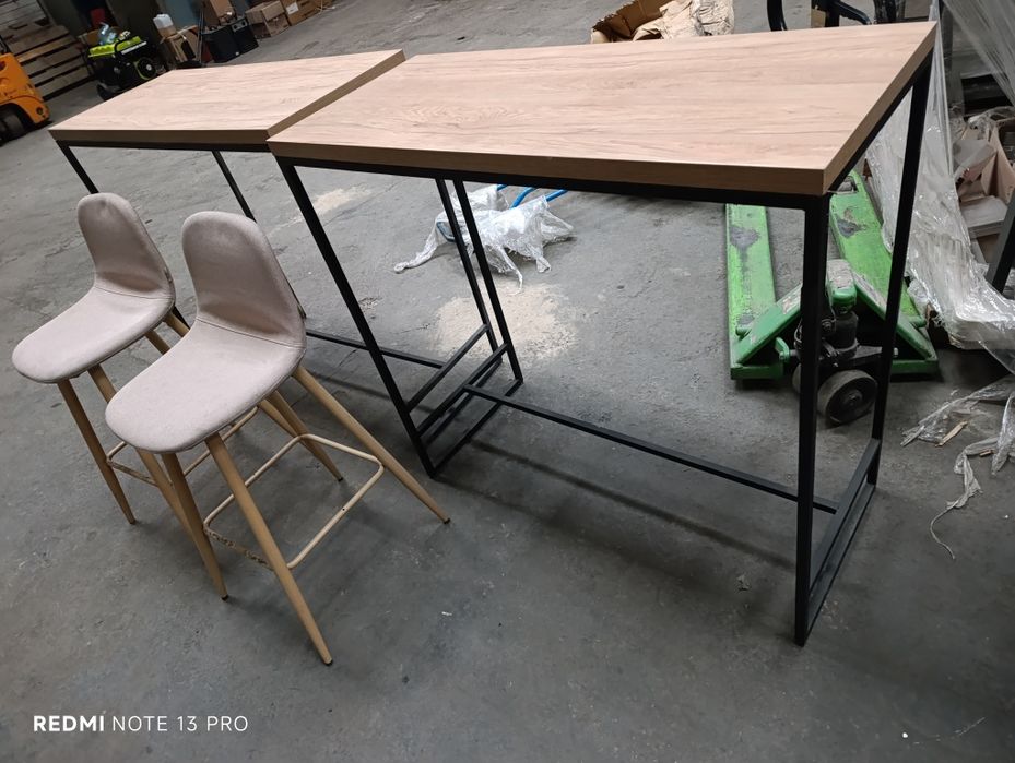 Барні стільці та столи