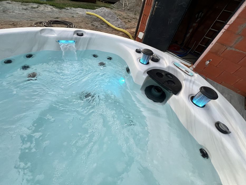 Wanna ogrodowa z hydromasażem DenForm Duńska Spa Premium Ledy Bluetooth