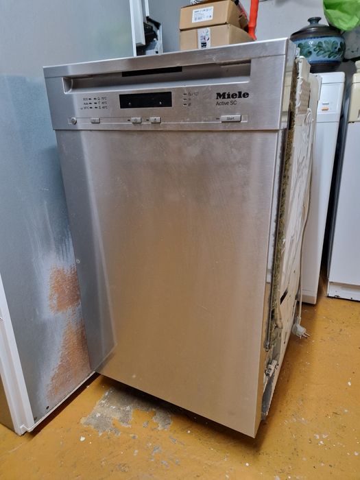 Miele G 4620 SCU HG06, NEFF SH759V uszkodzone