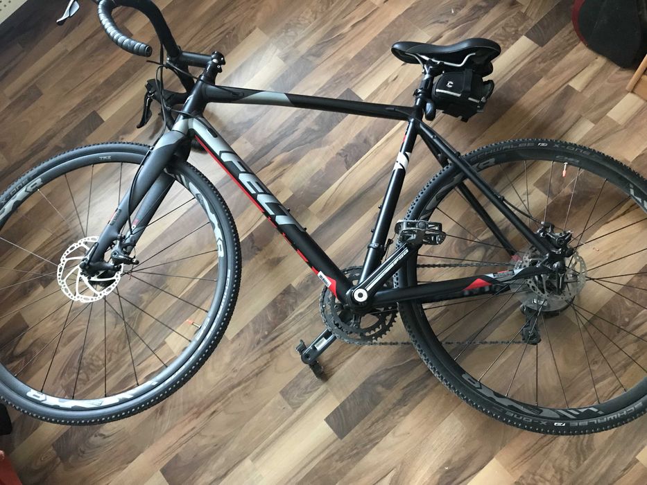 Велосипед шоссейник Карбон FELT новый.