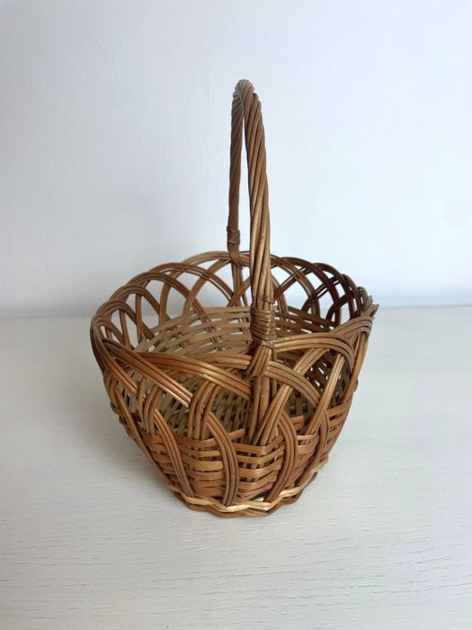 Koszyk wiklinowy wys 9cm, szer 20cm, dł 24 cm