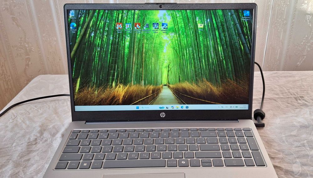 HP Laptop 15 c  Ryzen 5 7520U/16GB/512GB SSD/ Почти новый