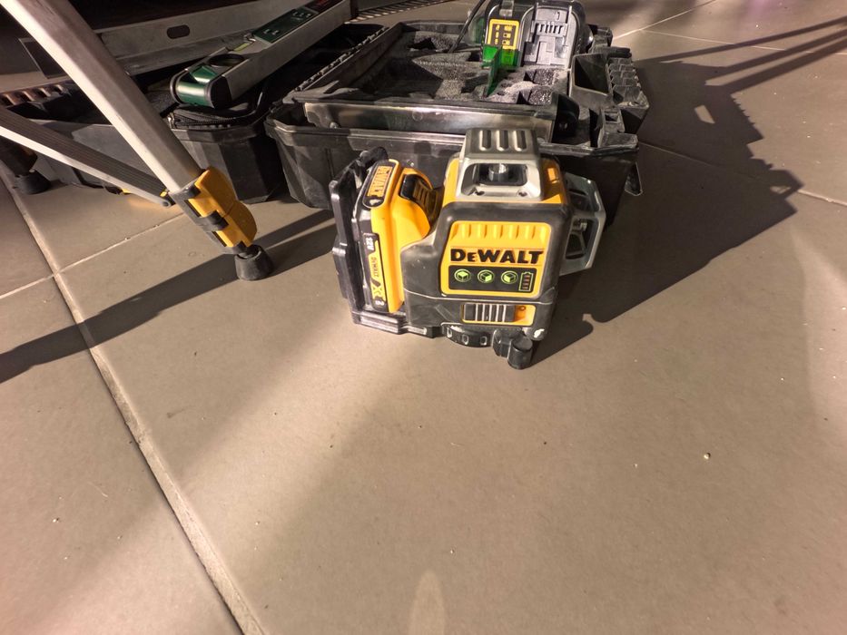 Laser zielony DeWalt plus kątomierz i statyw