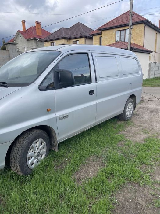 Продам грузовой микроавтобус Hyundai H-1
