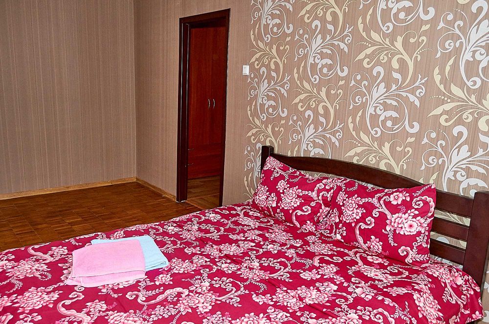 Здам 2-х кімнатну квартиру ПОДОБОВО ПОГОДИННО, центр та інші райони міста.