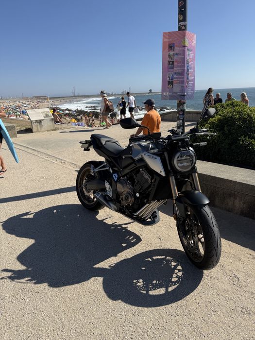Honda cb 650r 5000 km como nova.