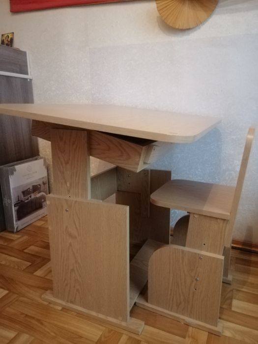 Продам шкільну парту для початкової школи