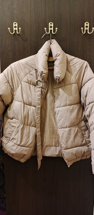 Весняна бежева куртка