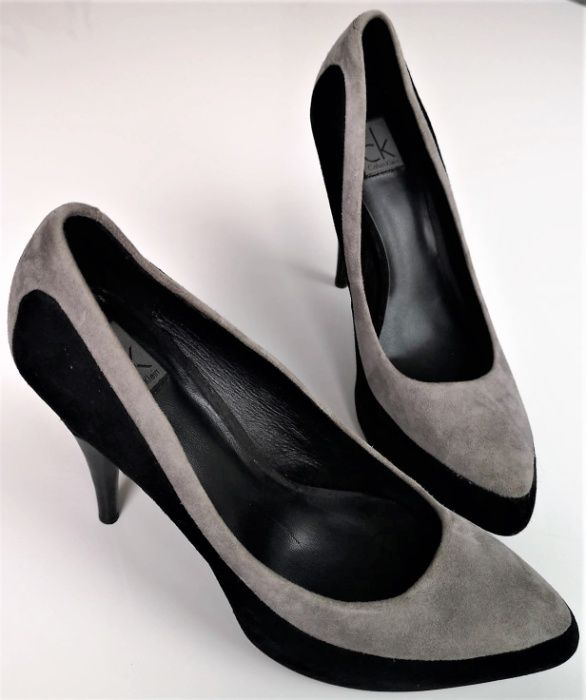 Calvin Klein klasyczne szpilki nowe 40 naturalny zamsz czarno-szare