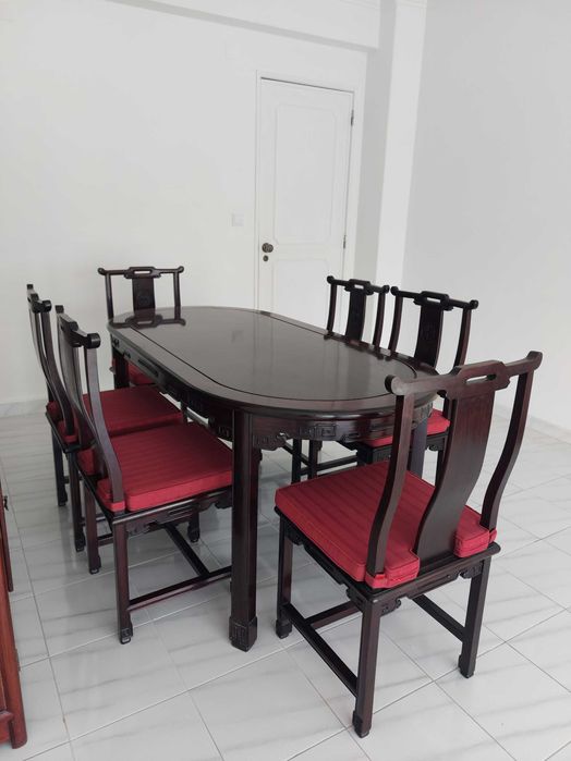Mesa de jantar e 6 cadeiras orientais em madeira de qualidade