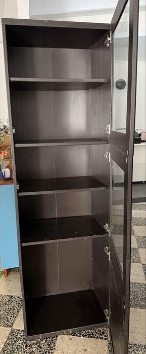 Armário com portas vidro usado