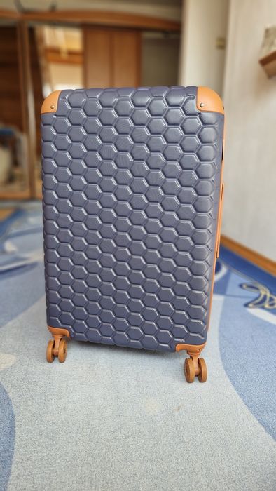 Carpisa GoTech Premium Trolley M — валіза преміум-класу, нова, з бірками