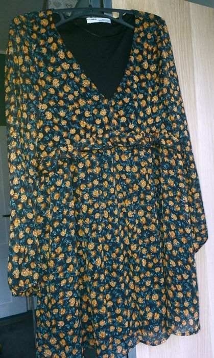 Sukienka r. XS (PULL&BEAR)