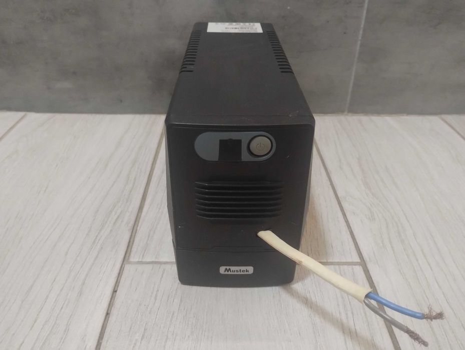 ИБП - Преобразователь  с 12V на  220 V.