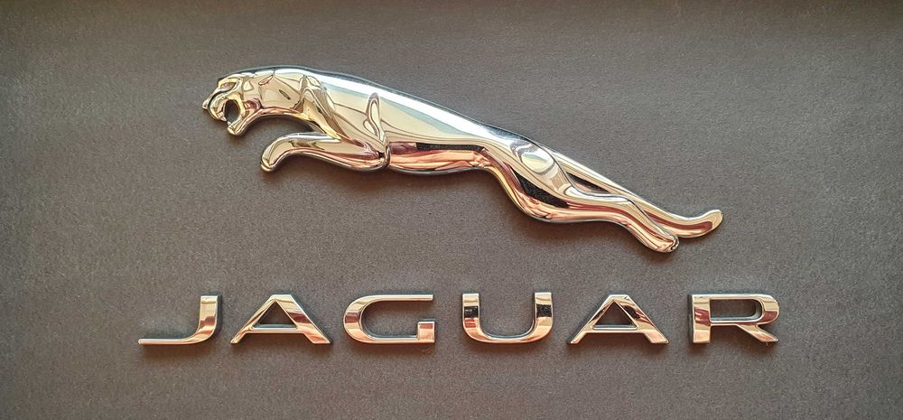 Емблема Jaguar на кришку багажника