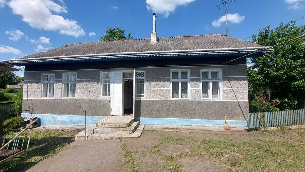 Пропонуємо до продажу будинок у затишному селі Борівці на вулиці Шевченка 6.