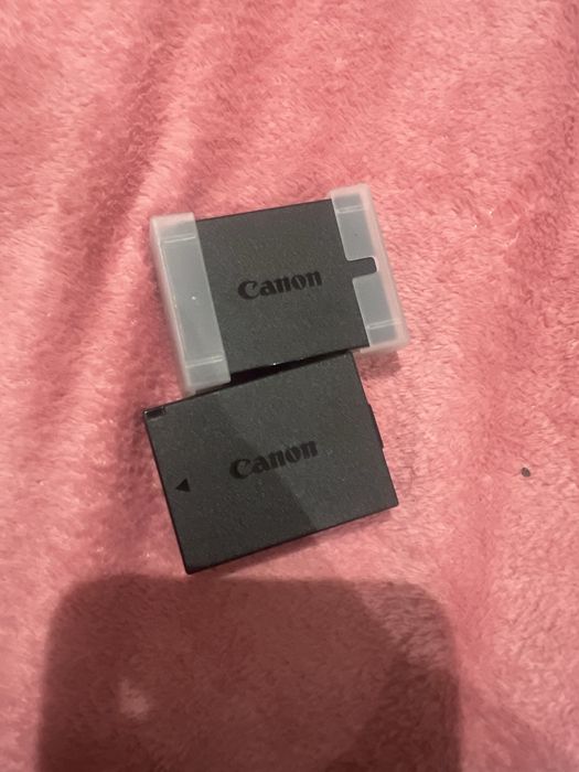 Canon EOS 2000D Camera + Micro SD Card + 2 Batteries64751029496706122