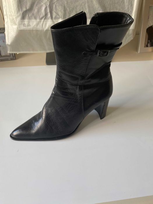 Botas de senhora em pele NOVAS