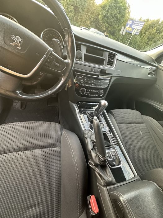 Peugeot 508 панорамний дах