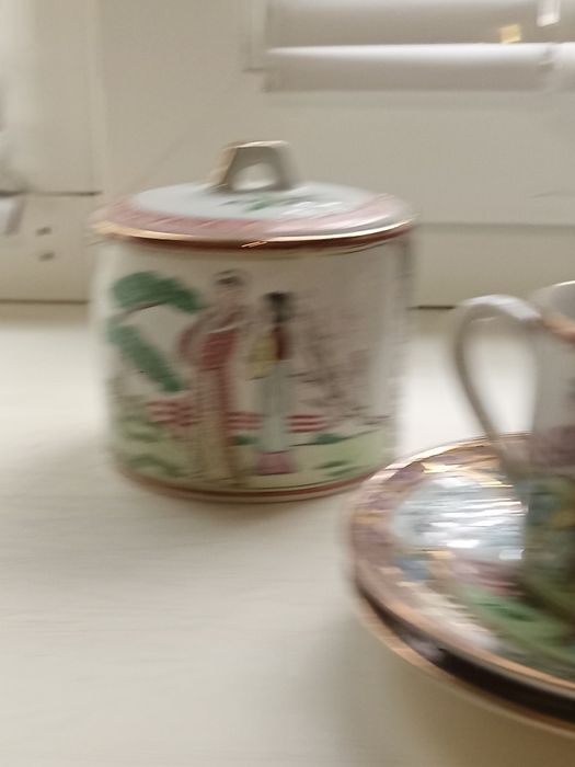 Продам кофейный и чайный сервиз.