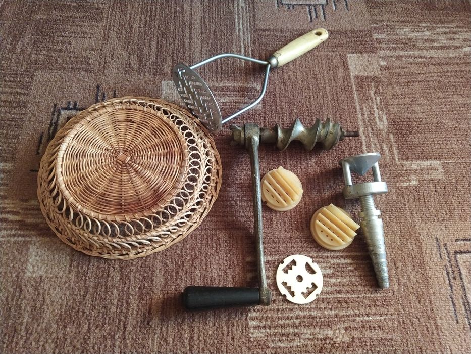 Запчасти к мясорубке. За все 180гр