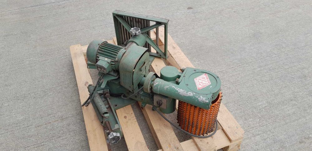 Posuw mechaniczny do piły rozdzielczej, taśmowej