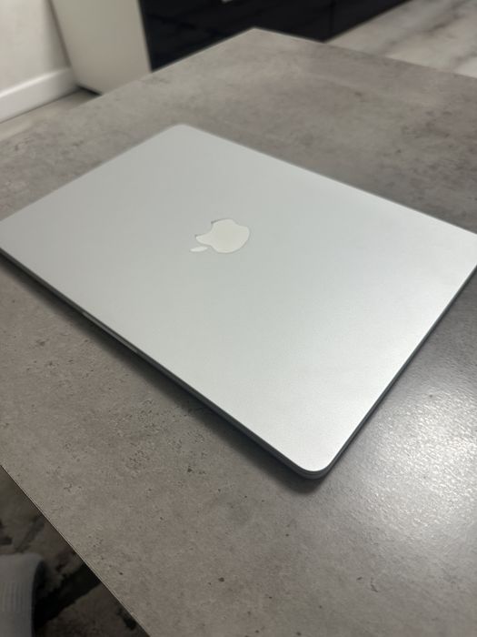 MacBook Air M2 2022 8/256