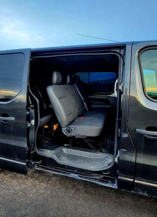 Wynajem busów 9 osobowych Opel vivaro B LONG