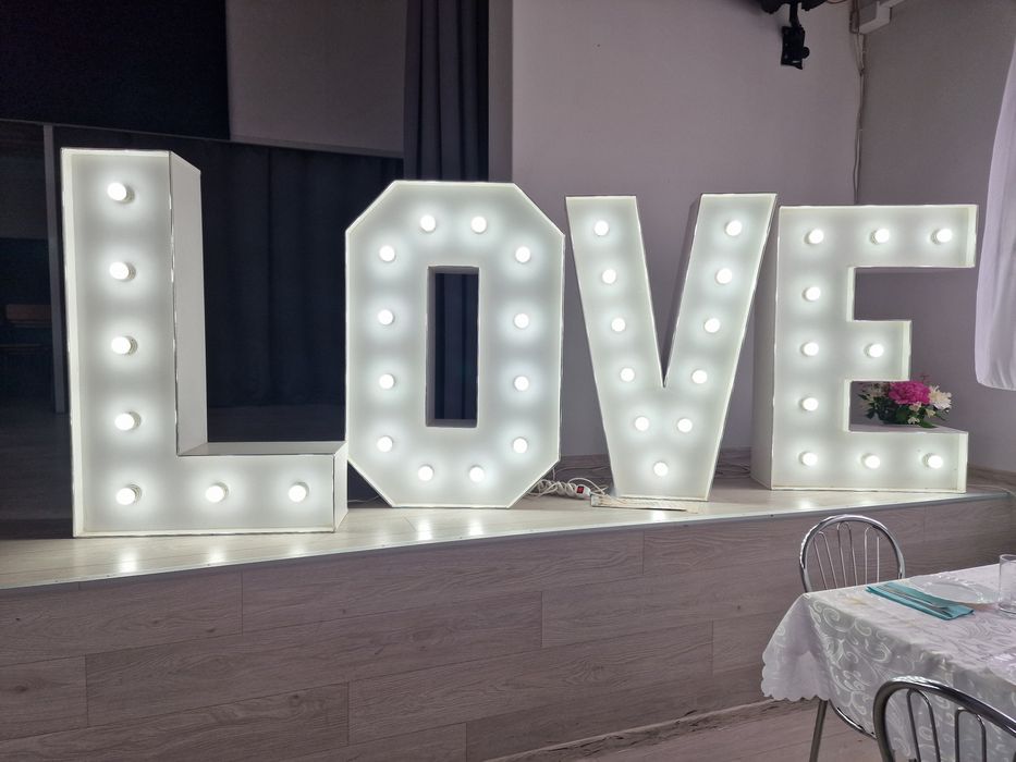 Duży napis ledowy LOVE