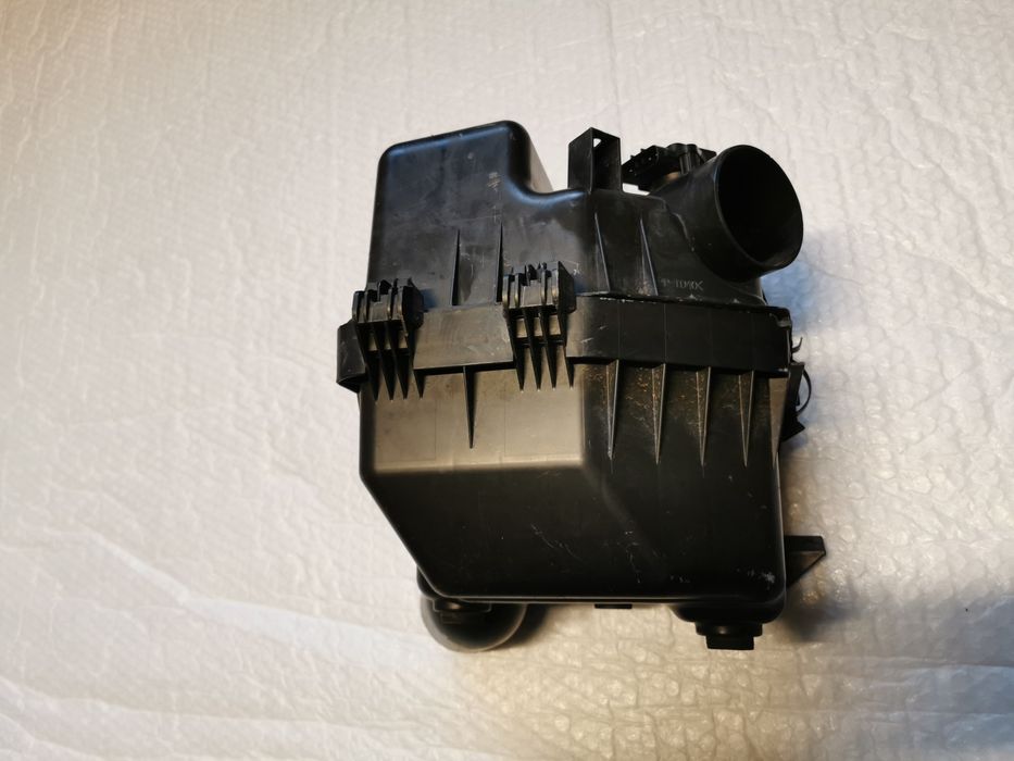 Toyota rav4 III Obudowa Filtra Powietrza