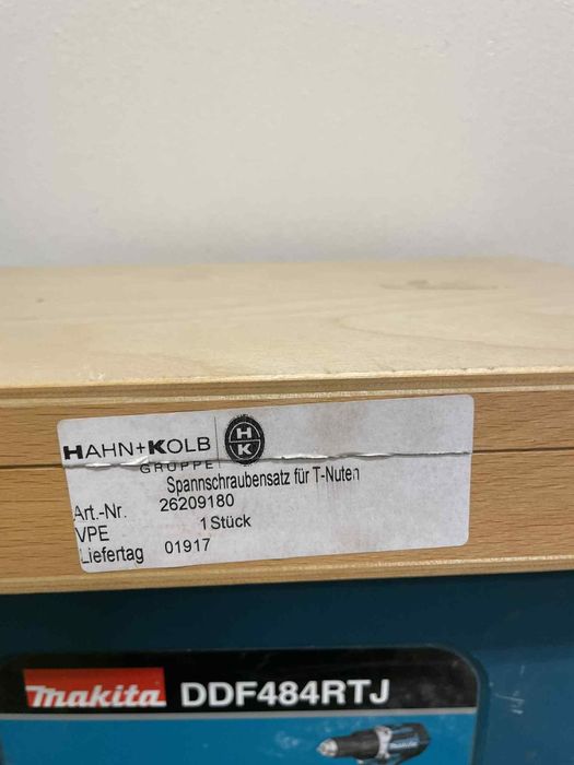 AMF Zestaw śrub mocujących do rowków teowych 6520-M16x18