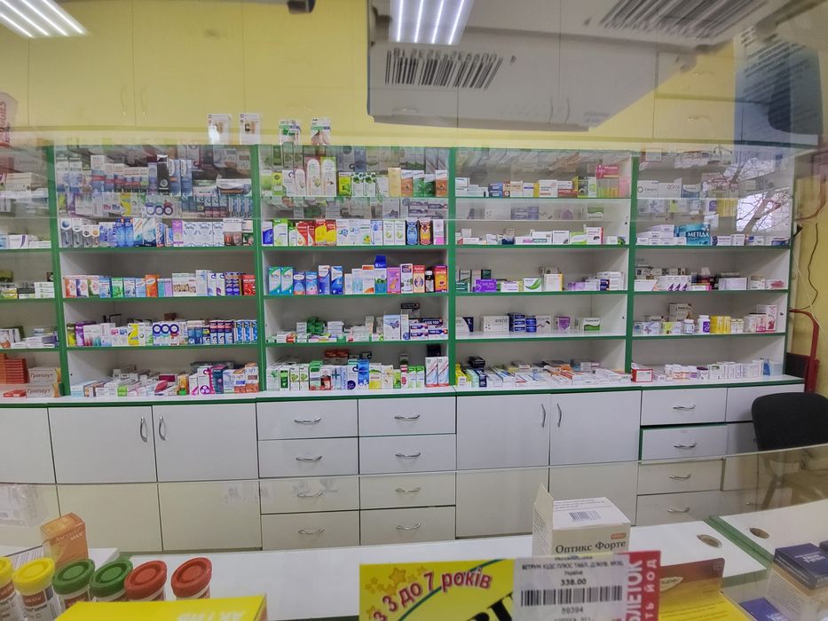 Продам аптечні меблі
