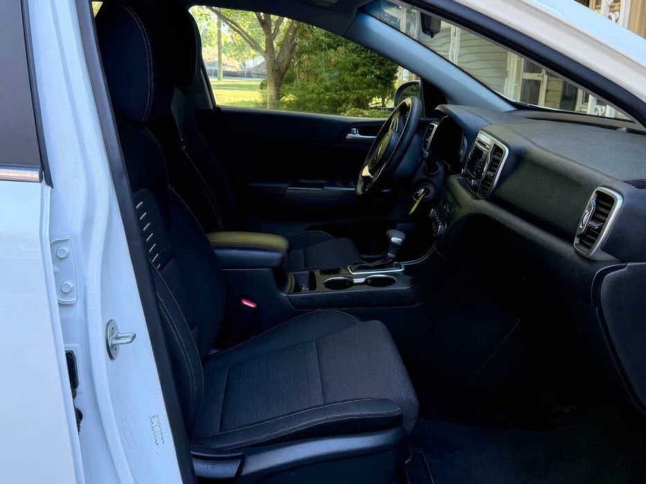 Kia Sportage LX      2018