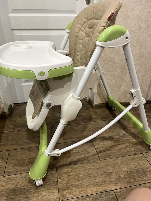 Продам стілець для годування carello