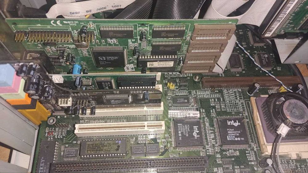 Ретро ПК Pentium 166MMX / 64Mb пам"яті / 40Gb HDD / 4Mb PCI Video