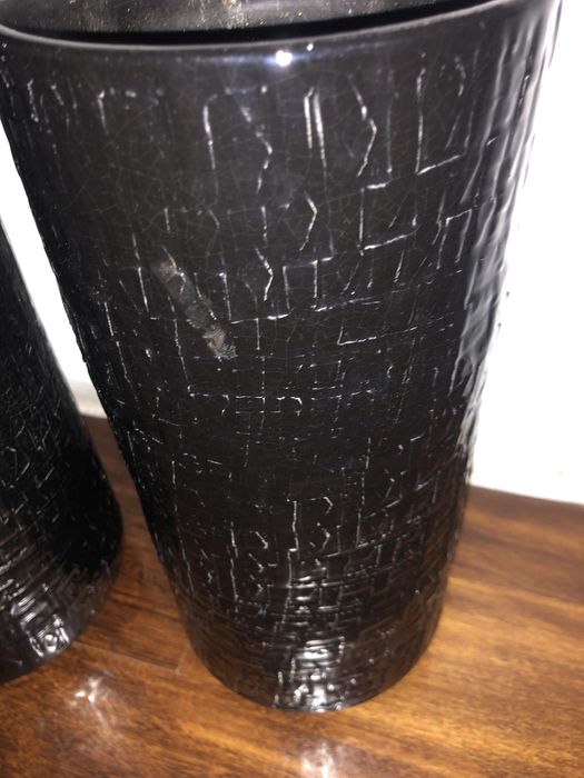 2 vasos  pretos decorativos