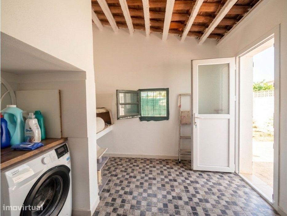 Moradia T2 Totalmente Remodelada com Terreno e Poço em Vale do Pereiro