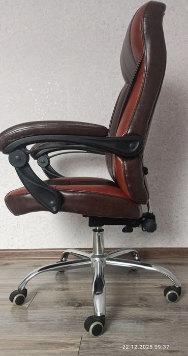 Крісло для комп'ютера.