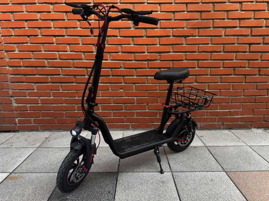 Komfortowa i Ekonomiczna Hulajnoga Elektryczna ZWheel 500W Siodełko