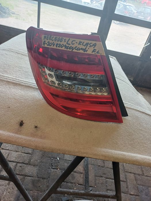 Lampa tylna lewą do Mercedesa C klasa combi fl 2013r