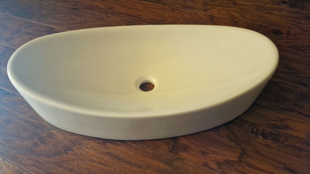 Umywalka łazienkowa nablatowa