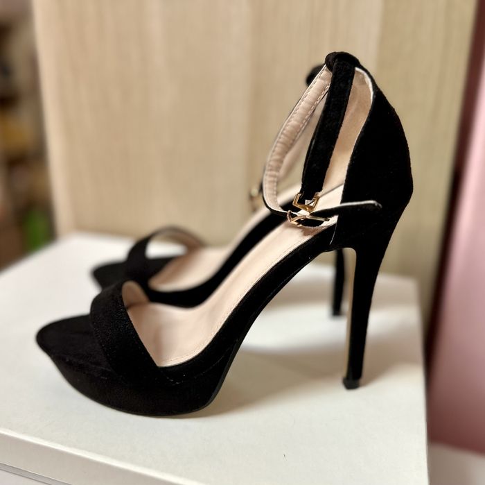 Sandalias Altas Pretas 37 (novas)